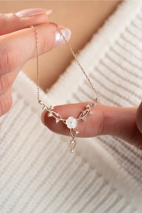 925 Ayar Gümüş Manolya Çiçeği Sarmaşık Model Kolye